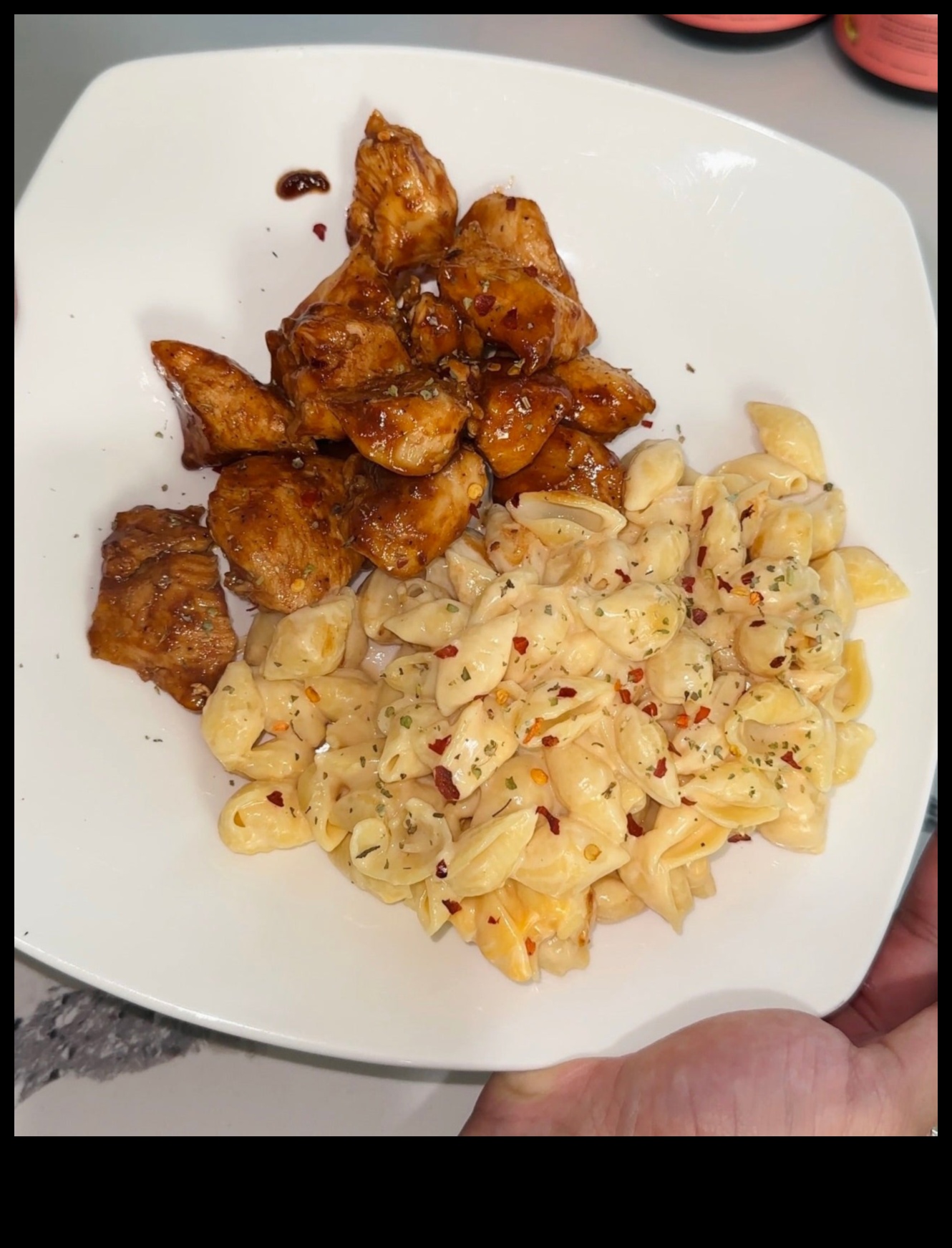 Απολαύστε τη δύναμη Ένας οδηγός για υγιεινές συνταγές με υψηλή περιεκτικότητα σε πρωτεΐνες 5 Γευτείτε τη δύναμη: Βουτήξτε στον κόσμο μας με υγιεινές συνταγές με υψηλή περιεκτικότητα σε πρωτεΐνες