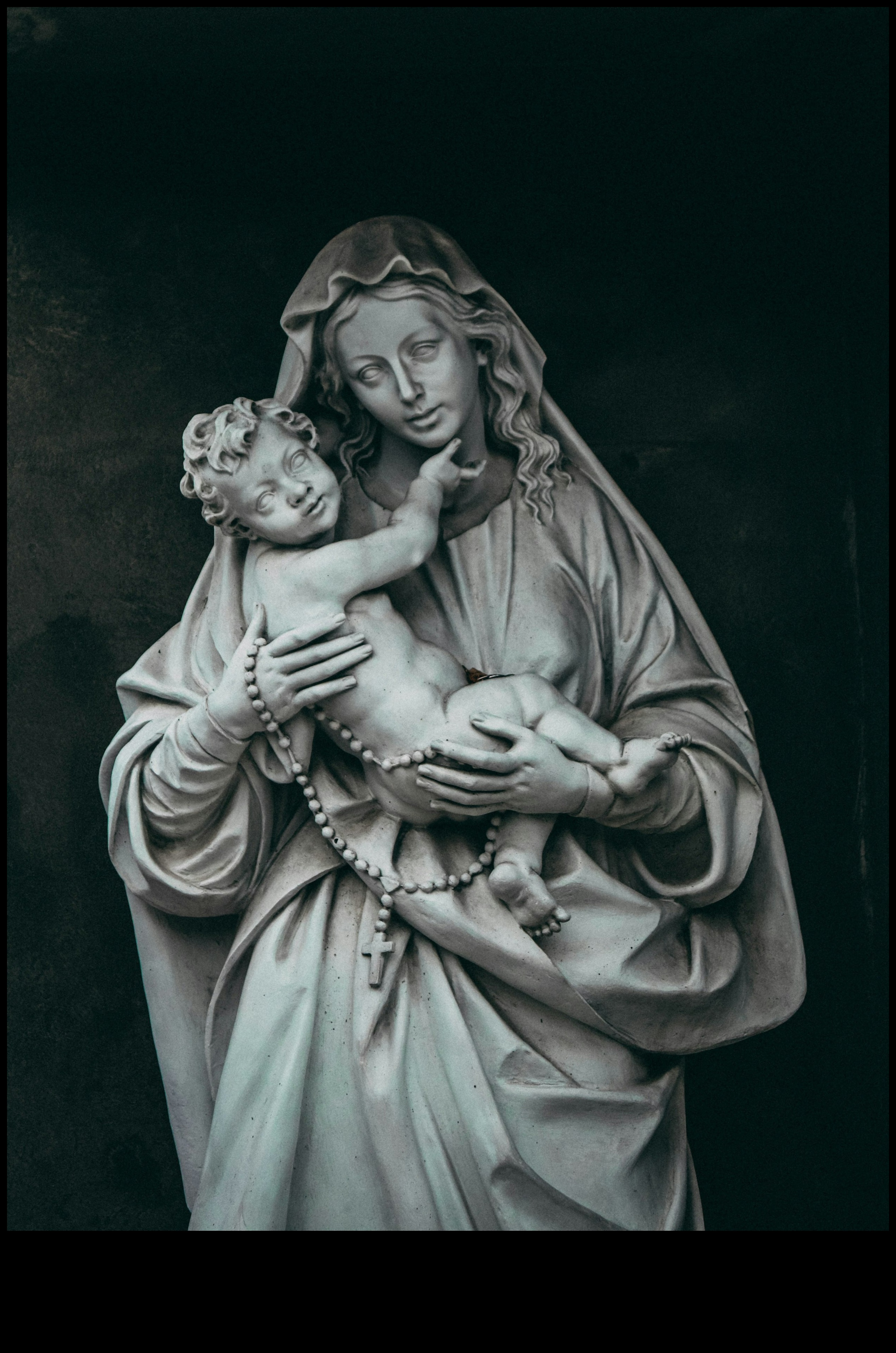 Sculpted Serenity Διαχρονική ομορφιά στη μεσαιωνική τέχνη 5 Sculpted Serenity: The Timeless Beauty of Medieval Artistic Figures