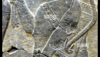 Βαβυλωνιακά Ανάγλυφα: Λιθογλυπτές Ιστορίες στη Μεσοποταμία